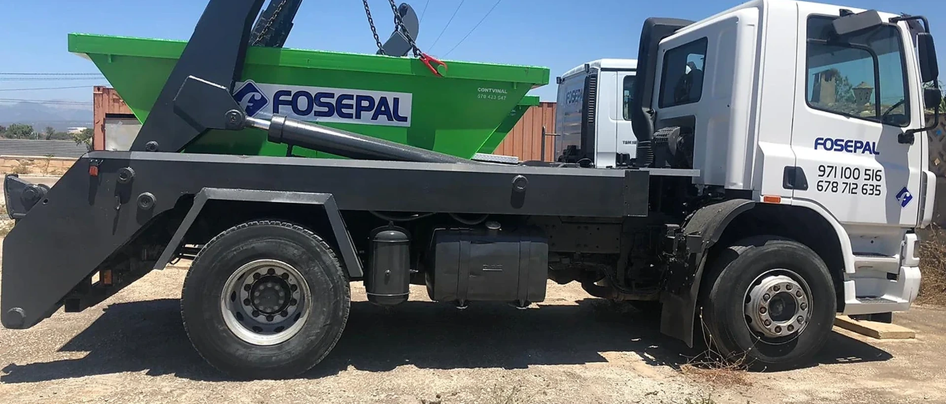 Camión portacontenedores de FOSEPAL en Mallorca